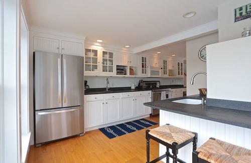 West Boothbay Harbor Casa | ¡Impresionante casa frente al agua renovada, muelle privado de aguas profundas y abundancia de Windows!