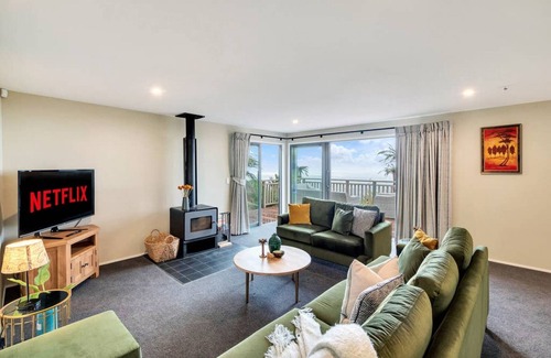 Waiatarua Casa | ★ Retiro tranquilo y moderno en la cima de una colina cerca de Henderson, Titirangi, Piha y Karekare ★