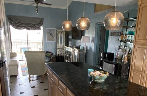 Orange Beach East Condominio | Stunning river views + beach access! Quiet owners unit for longer-term rentals