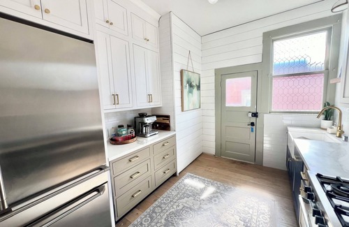 Lower Haight Condominio | Stunning San Francisco Victorian two bedroom condo in the heart of San Francisco