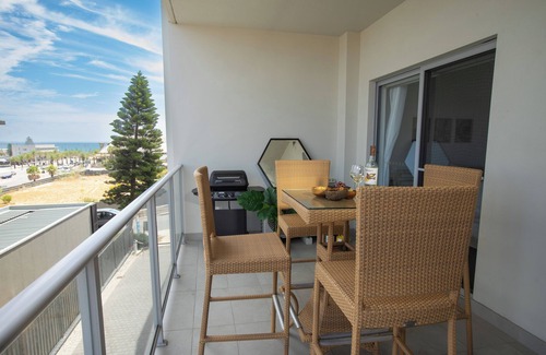 Scarborough Apartamento | Stunning Scarborough Beach Ocean View Apt w/Large Balcony