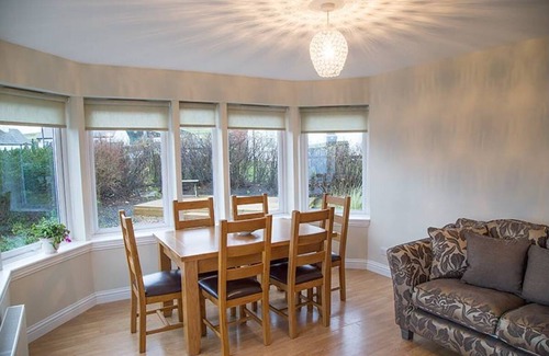 Port Charlotte Casa | Stunning sea view, 1 minute to beach & conservation village Sleeps 6, 3 bedrooms