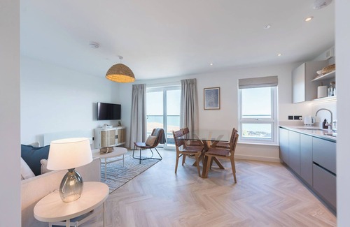 Amlwch Apartamento | Stunning sea views across the Anglesey coastline from your luxury penthouse apartment
