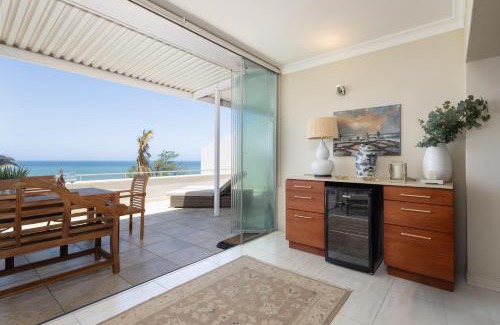 Shaka's Rock Apartamento | Stunning Sea Views - Beachfront Ballito sleeps 6