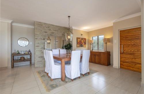 Shaka's Rock Apartamento | Stunning Sea Views - Beachfront Ballito sleeps 6