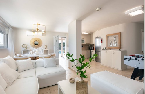 Sternes Villa | Impresionantes vistas al mar y total privacidad junto a las playas de Marathi y Loutraki.