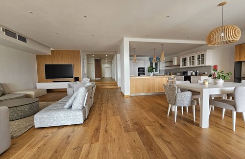 Paceville Apartamento | Stunning Seafront Portomaso Apartment w/terraces