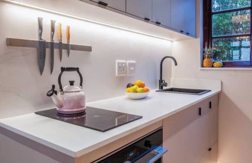Sea Point Villa | Stunning Seapoint Studio with epic Sunset views