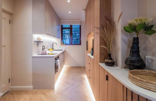 Sea Point Villa | Stunning Seapoint Studio with epic Sunset views
