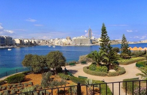 Sliema Apartamento | Stunning Seaview Apartment, Wifi