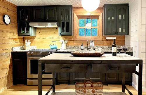 Eureka Springs Cabina | Stunning & Secluded Glass Cabin/8 min to Town