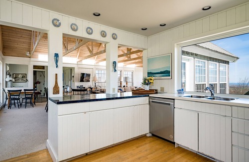 Clearview Casa | Stunning Secluded Family Cottage With Hiking Trail Access on Property