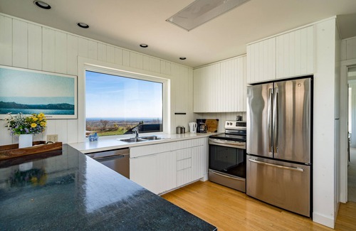 Clearview Casa | Stunning Secluded Family Cottage With Hiking Trail Access on Property