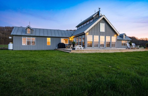 Clearview Casa | Stunning Secluded Family Cottage With Hiking Trail Access on Property