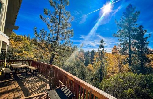 Lake Arrowhead Chalet De Esquí | Stunning secluded Creekside A-Frame gameroom