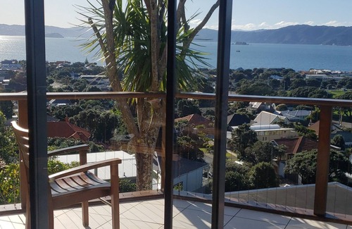 Seatoun Casa | Autónomo de una ladera impresionante, con vistas al puerto sin igual