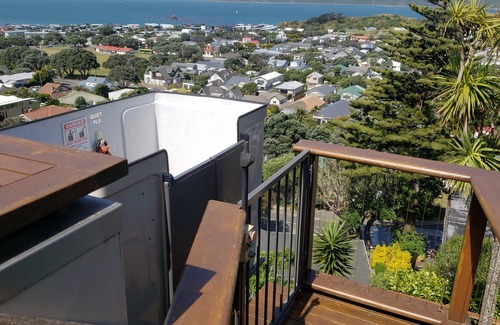 Seatoun Casa | Autónomo de una ladera impresionante, con vistas al puerto sin igual