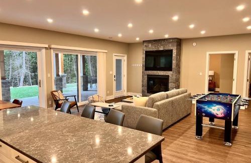 Kincardine Casa | Stunning Serenity Cove On The Lake Cozy Cottage