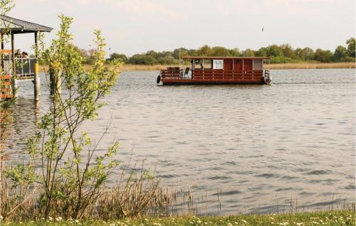 Radewege Alquiler De Eote | Stunning Ship In Radewege With Kitchen