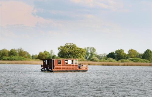 Radewege Alquiler De Eote | Stunning Ship In Radewege With Kitchen