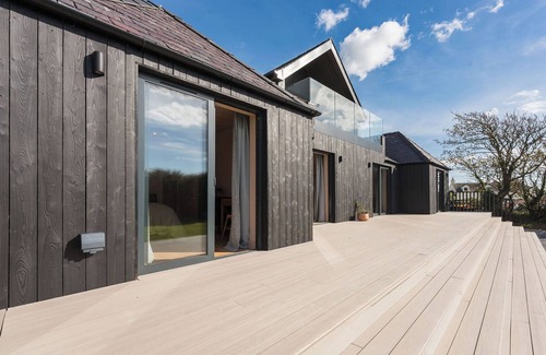 Llanfaelog Casa | Stunning six-bedroom property for up to 14 guests