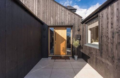 Llanfaelog Casa | Stunning six-bedroom property for up to 14 guests