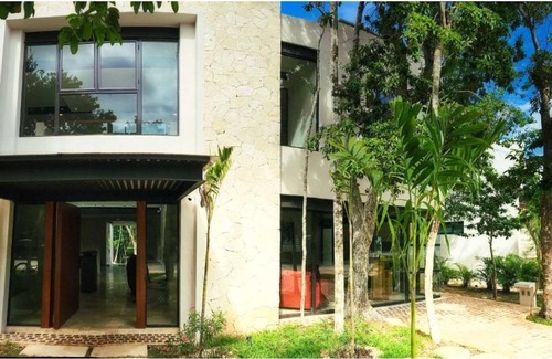 Akumal Villa | Stunning Six Bedroom Villa with Pool near Tulum