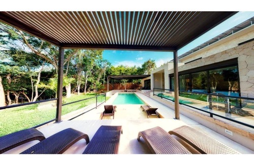 Akumal Villa | Stunning Six Bedroom Villa with Pool near Tulum