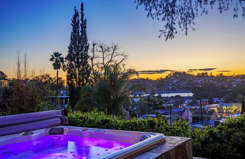 Silver Lake Casa | Stunning Skydeck Suite: 2-bedroom, ampitheater, hot tub, fully enclosed yard