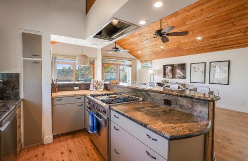 South Mission Beach Casa | Stunning South Mission Beach Home - AC, Private Patio, Grill and Garage!