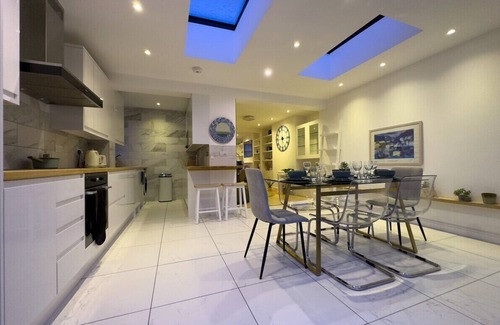 Headington Casa | Stunning, Spacious 5 Bed House w/ Parking