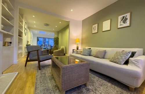Headington Casa | Stunning, Spacious 5 Bed House w/ Parking