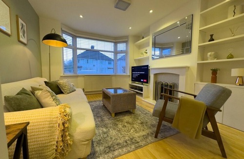 Headington Casa | Stunning, Spacious 5 Bed House w/ Parking