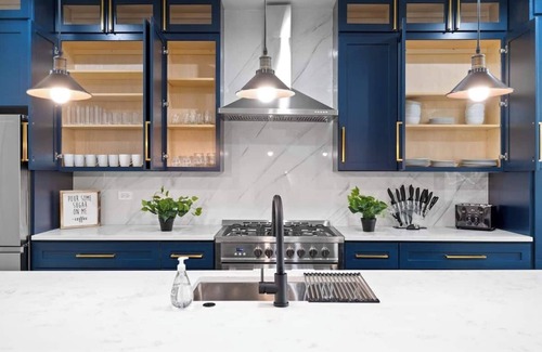 Bucktown Casa | Stunning / Spacious 6BD Home + garage - Bucktown!