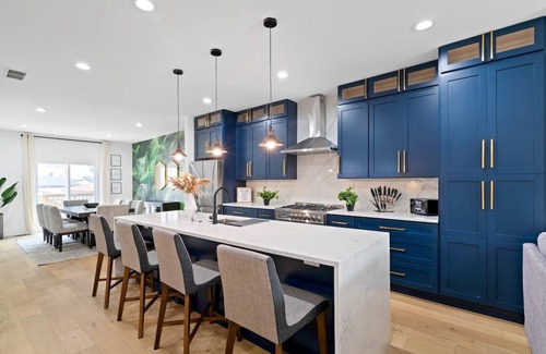 Bucktown Casa | Stunning / Spacious 6BD Home + garage - Bucktown!