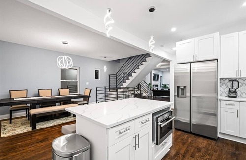 Cragin Casa | Stunning & Spacious 7BD Home with garage!