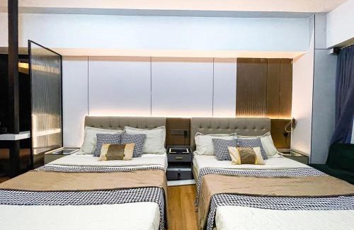Ermita Apartamento | Stunning Sunset Retreat at Eton Bayview II 2pax