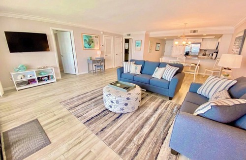 Punta Rassa Condominio | Stunning Sunsets & Water Views w/ Heated Pool & Beach Near Sanibel
