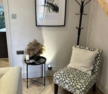 Morpeth Casa | Stunning Town Center Cottage with hot tub
