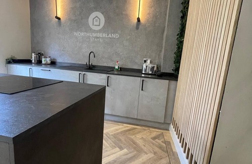Morpeth Cabaña | Stunning town centre cottage with hot tub