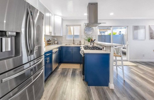 Huntington Beach Condominio | Stunning Townhome ❤️ Steps2 Beach 🏖, Luxury ⭐️, Fire Pit, E-bikes 🚲, Pets ok🐾
