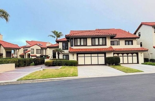 Oxnard Shores Casa | Stunning Townhome in a Prime Oxnard Beach. Perfect for Digital Nomads!