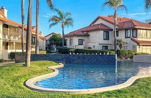 Oxnard Shores Casa | Stunning Townhome in a Prime Oxnard Beach. Perfect for Digital Nomads!