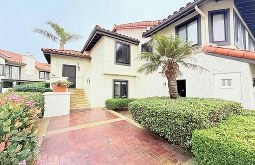 Oxnard Shores Casa | Stunning Townhome in a Prime Oxnard Beach. Perfect for Digital Nomads!