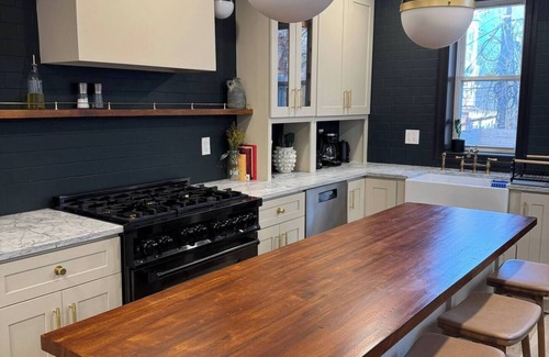 Brewerytown Casa | Stunning townhouse in Philadelphia with historical charm in Fairmount!