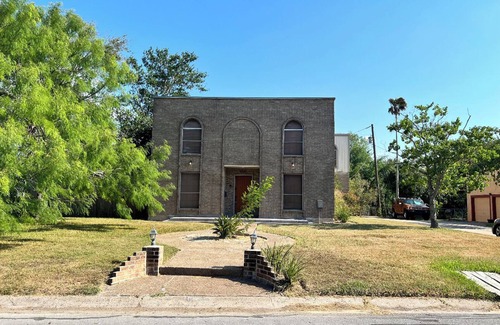 Harlingen Casa | Stunning Two Story Paradise!