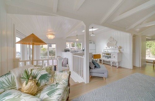 Ventura Cabaña | Stunning Ventura Cottage w/ Deck + Ocean View!