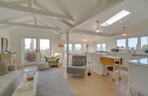 Ventura Cabaña | Stunning Ventura Cottage w/ Deck + Ocean View!