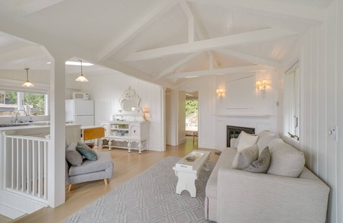 Ventura Cabaña | Stunning Ventura Cottage w/ Deck + Ocean View!