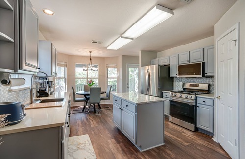 Crownridge of Texas Casa | Stunning View at the Rim! Gated and CLEAN! 6 Flags, La Cantera, Top Golf <1mi